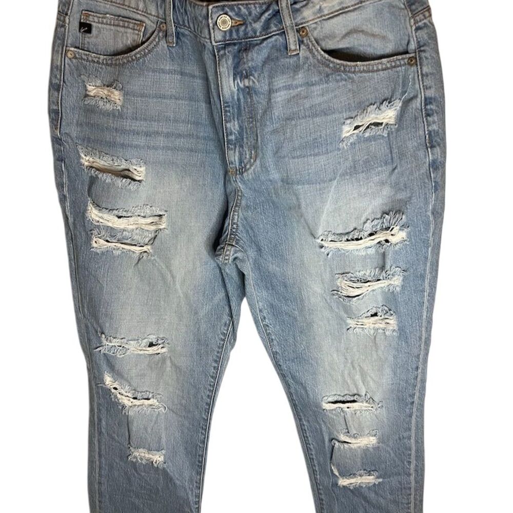 Women's Kancan Distressed Light Wash Jeans Size 13 Blue Denim Casual Pan…